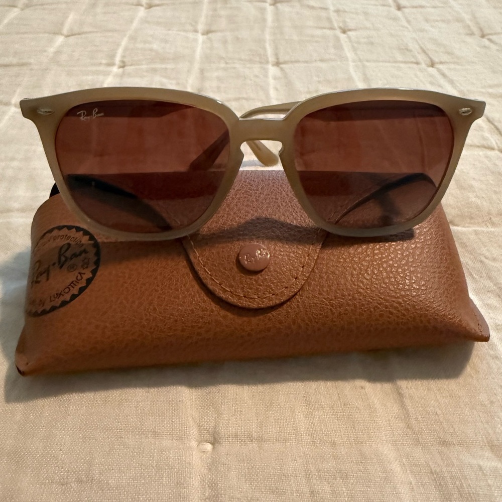 Ray-Ban Beige Sunglasses with Amber Lenses